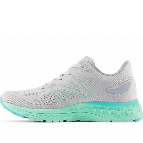 NEW NEW BALANCE kids' fresh foam 880 v12 shoes in light aluminum / green - Picture 2 of 3